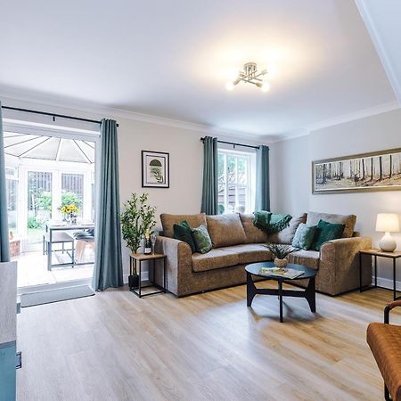 New! Stunning 3-Bed Home In Chester By 53 Degrees Property, Ideal For Groups, Free Parking! Exterior foto