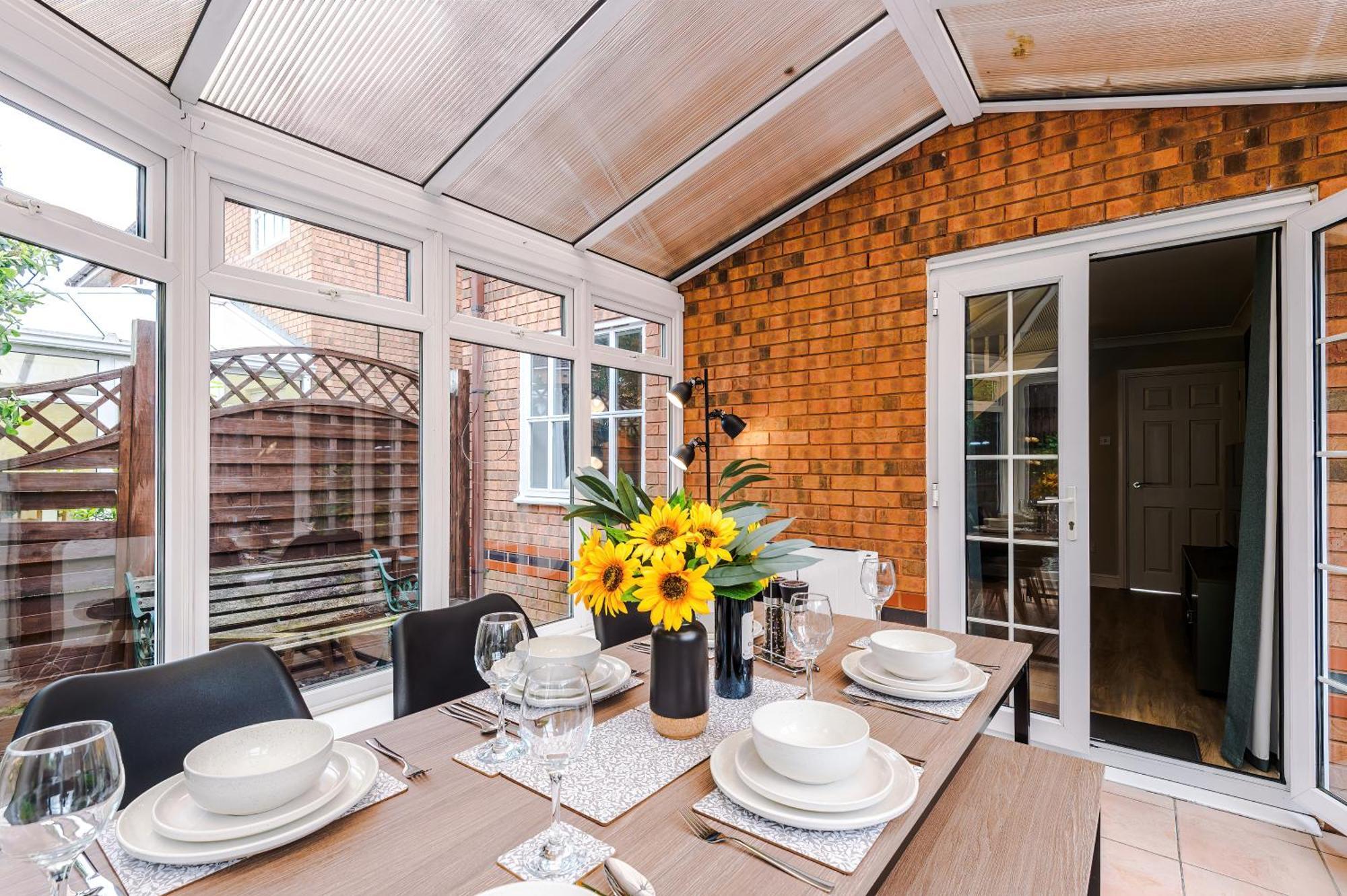 New! Stunning 3-Bed Home In Chester By 53 Degrees Property, Ideal For Groups, Free Parking! Exterior foto